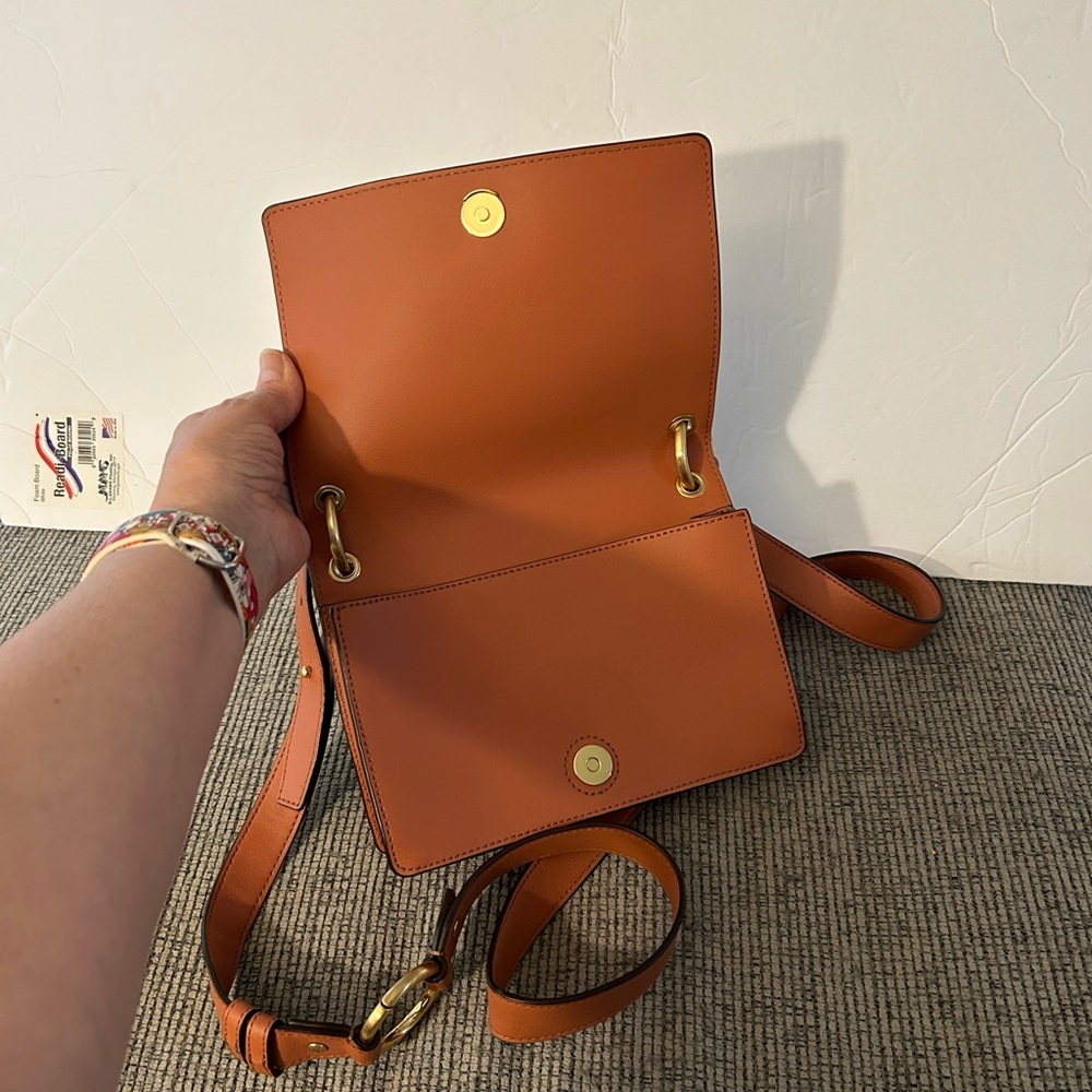 Donna Karan Leather Crossbody Bag adjustable strap - Picture 5 of 16